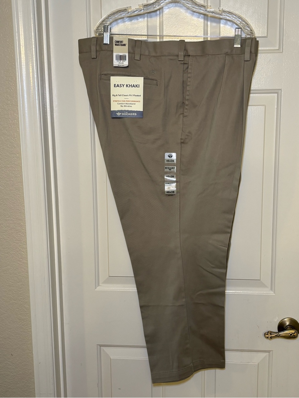 Dockers Men’s Easy Khaki Pants in Khaki/Tan New With Tags 46X28.